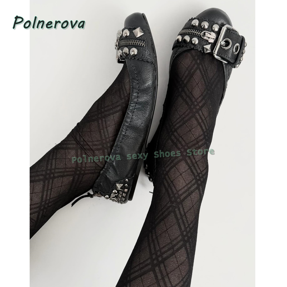 Women'S Fashion Shoes - Buty Mary Jane z nitowaną klamrą,