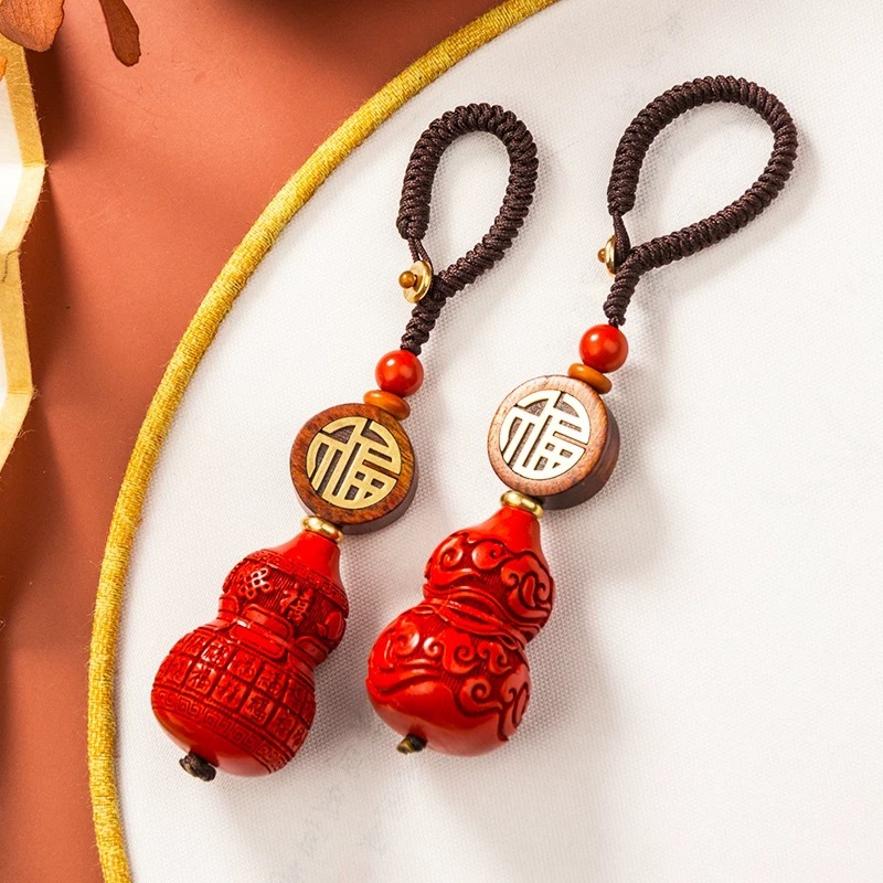 Women'S Fashion Jewellery - Modny breloczek w kształcie tykwiny z