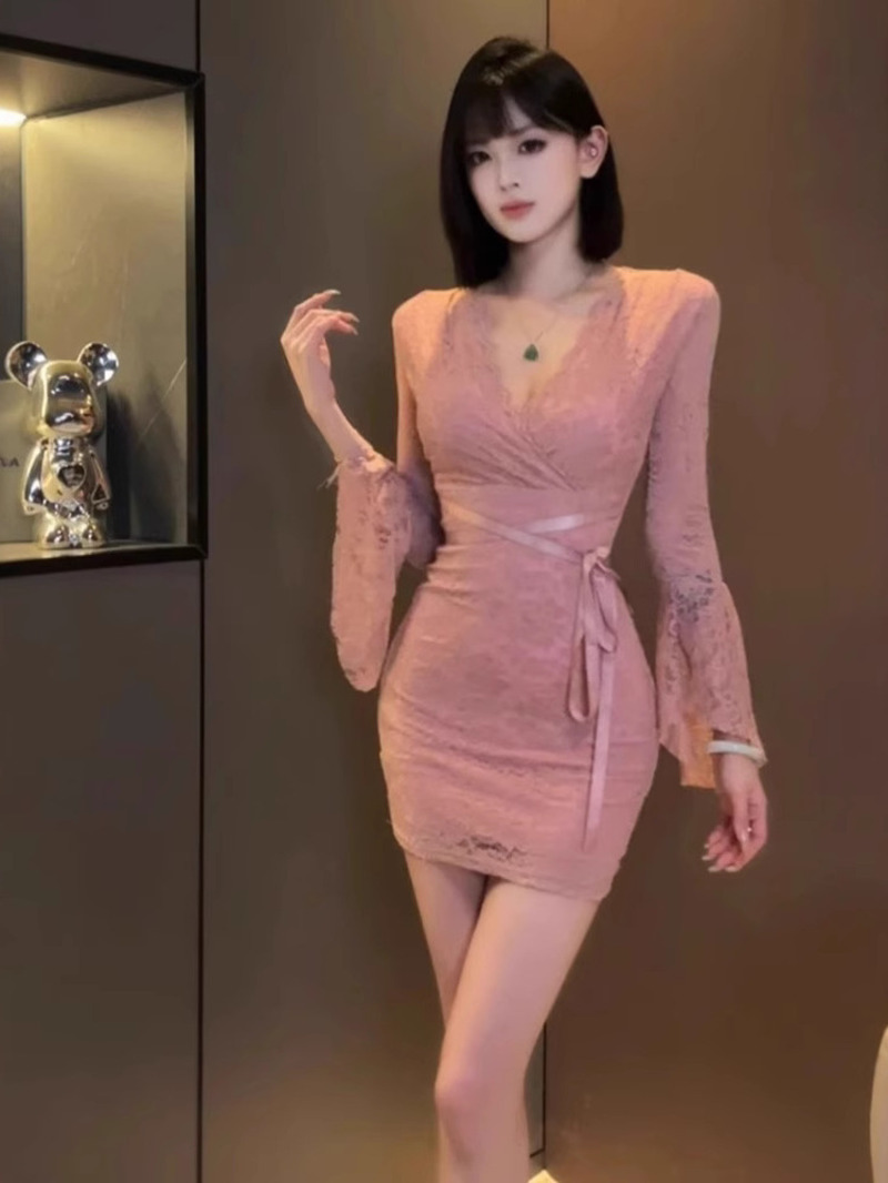 Women Fashion Dress Names - Seksowna koronkowa sukienka z dzwoneczkami Damska